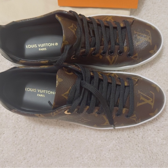 These shoes are new, they are in their box. - Picture 2 of 8